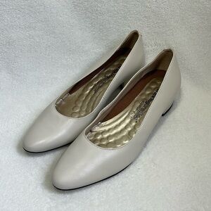 Walking Cradles Women’s Heels Size 7.5N